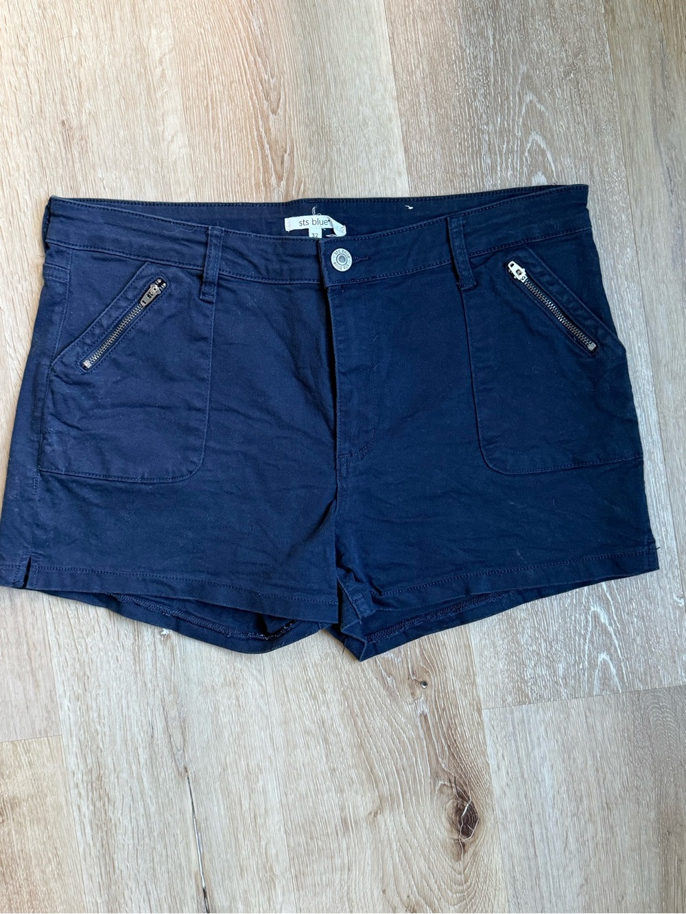 STS Blue Ellie High Rise Navy Utility Shorts Size 32